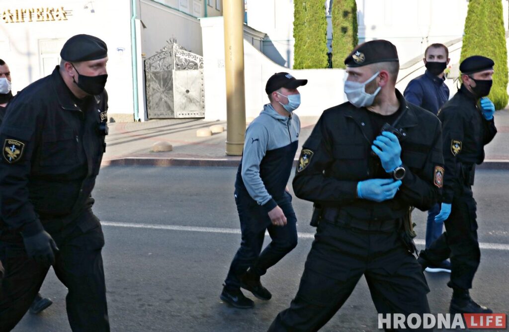 «Я быў закаханы ў Лукашэнку - цяпер яго ненавіджу». Гродзенец распавёў, як затрымлівалі яго сына «Я быў закаханы ў Лукашэнку - цяпер яго ненавіджу». Гродзенец распавёў, як затрымлівалі яго сына