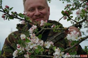 Злавіў хайп і стаў фермерам. Праграміст з Гродна закопвае грэчку ў зямлю і вырошчвае ягады годжы Злавіў хайп і стаў фермерам. Праграміст з Гродна закопвае грэчку ў зямлю і вырошчвае ягады годжы