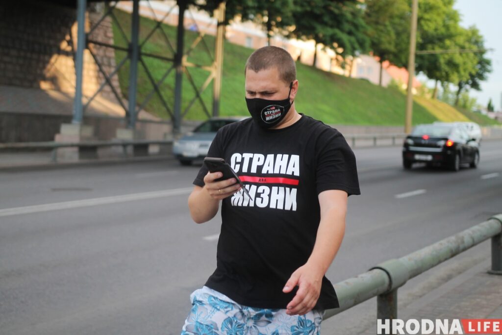 "Восем чалавек акружылі". Актывіст «Страны для жизни» распавёў, як яго затрымалі і адпусцілі ў Гродне "Восем чалавек акружылі". Актывіст «Страны для жизни» распавёў, як яго затрымалі і адпусцілі ў Гродне