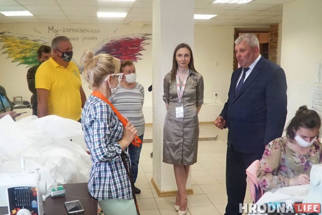 Мечислав Гой посетил волонтеров хосписа. С мороженым и поздравлениями