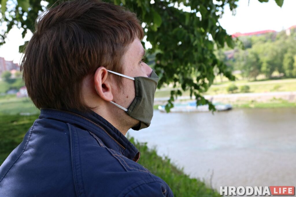 «Бацьку да апошняга не казалі, што мама памерла». Гродзенец распавёў, як яго сям'я сутыкнулася з COVID-19 «Бацьку да апошняга не казалі, што мама памерла». Гродзенец распавёў, як яго сям'я сутыкнулася з COVID-19