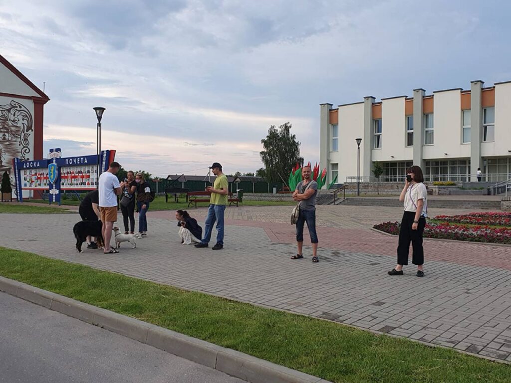 "Аказалася, такое ў Беларусі магчыма". Жыхароў Слоніма будуць судзіць за выхад у горад "Аказалася, такое ў Беларусі магчыма". Жыхароў Слоніма будуць судзіць за выхад у горад