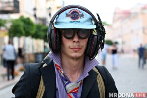 «З дзяцінства марыў пераплюнуць Юдашкіна». Як гродзенец апранаецца з татавай шафы «З дзяцінства марыў пераплюнуць Юдашкіна». Як гродзенец апранаецца з татавай шафы