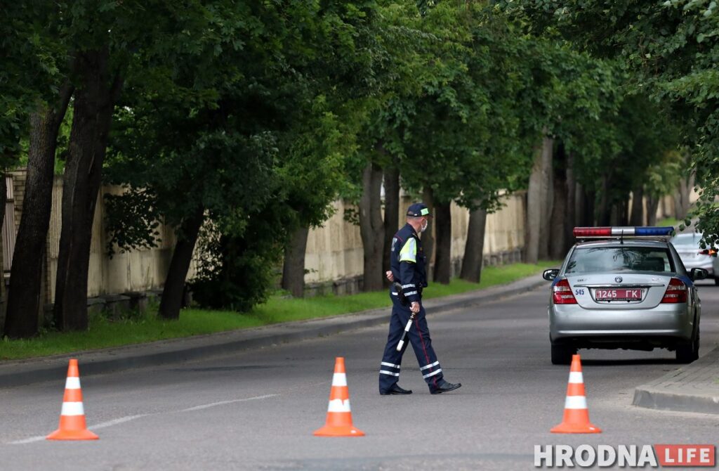 Міліцыя праводзіць вучэнні ў Гродне: Чырвонаармейская перакрытая, супрацоўнікі бегаюць са шчытамі