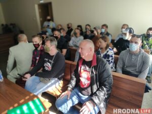 Гродзенскаму актывісту далі 10 сутак арышту. На судзе яго падтрымлівала Канапацкая Ежи Григенча в центре