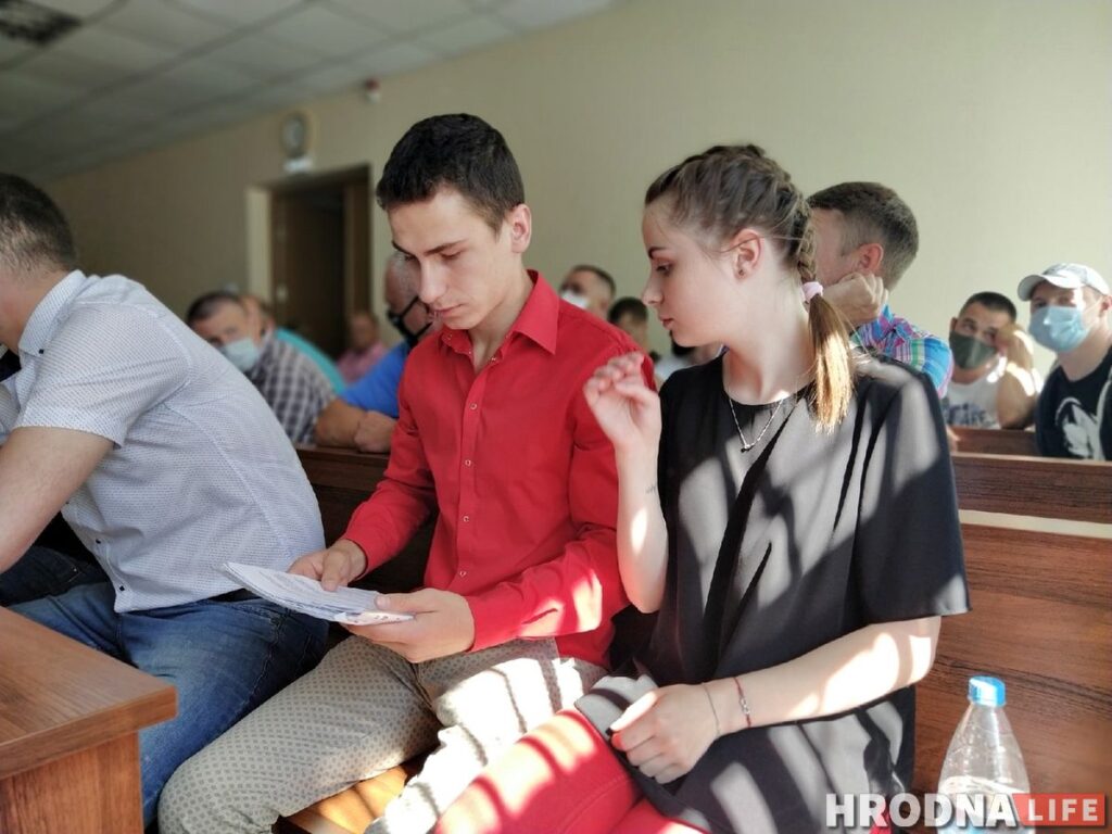 «Абараняўся як мог, але ўсё роўна вінаваты». Гродзенца, якога затрымалі з Ціханоўскім, аштрафавалі на 810 рублёў