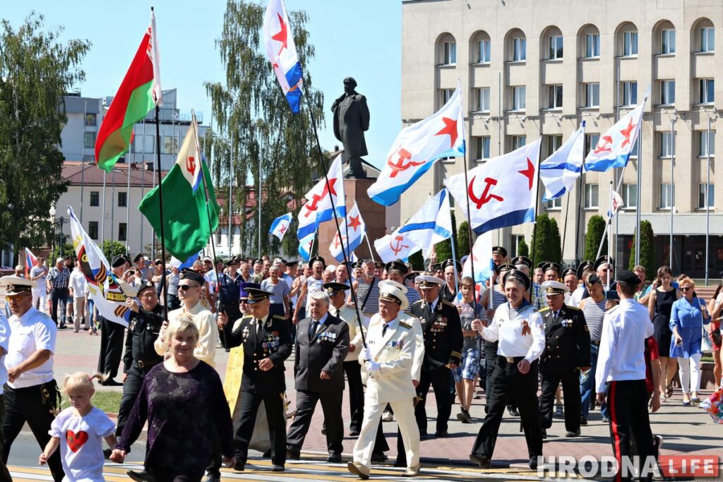 «Калі трэба, мы выйдзем». Пра што гаварылі маракі ў дзень ВМФ у Гродне