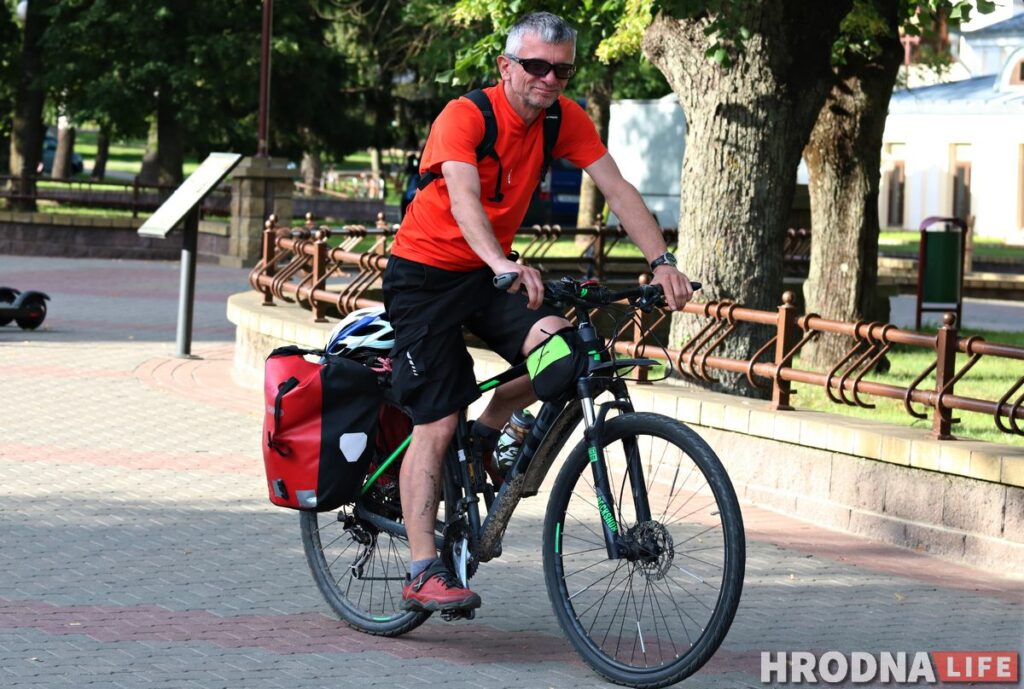 «Праверылі тэмпературу і дазволілі ехаць». Турыст-раварыст з Польшчы распавёў, чаму прыехаў у Гродн