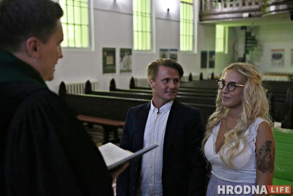 «Гродна – адзіны горад, дзе мы маглі гэта зрабіць». Швед прыляцеў у Беларусь вянчацца з  рускай дзяўчынай