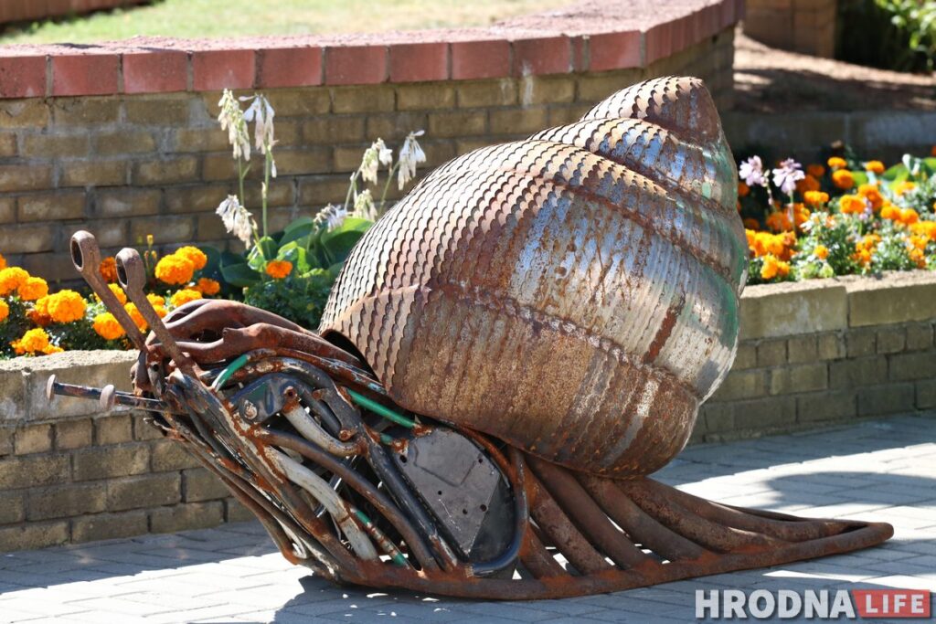 Да фестывалю вулічнага мастацтва ў цэнтры Гродна усталёўваюць новыя арт-аб'екты Василий Сасимович, скульптуры, Биг-мини-фестиваль уличного искусства