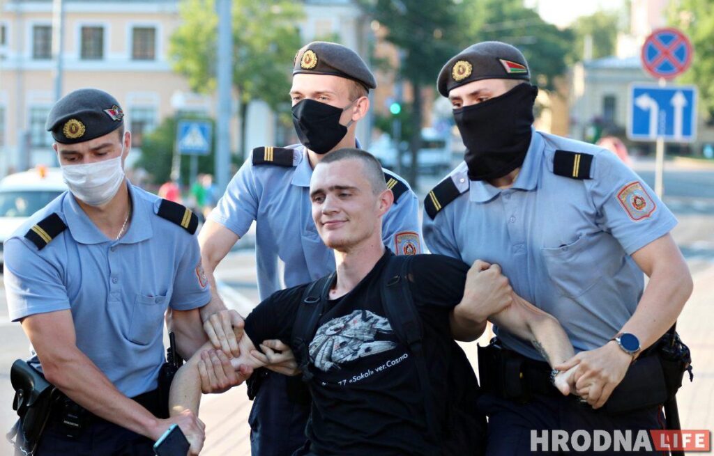У Гродне пачалося паляванне на актывістаў і валанцёраў «Краіны для жыцця». Іх затрымліваюць Снимок иллюстрационный. Фото: Руслан Кулевич