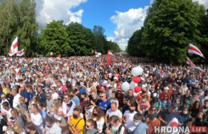 "Вельмі не хачу паўтарэння 2010-га". Святлана Ціханоўская прагаласавала на выбарах прэзідэнта