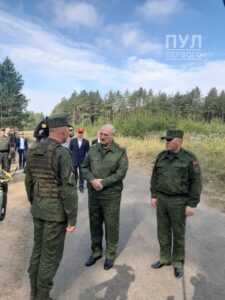"З прыняццем самых жорсткіх мераў". Візіт у Гродна Лукашэнка пачаў з праверкі палігона "З прыняццем самых жорсткіх мераў". Візіт у Гродна Лукашэнка пачаў з праверкі палігона