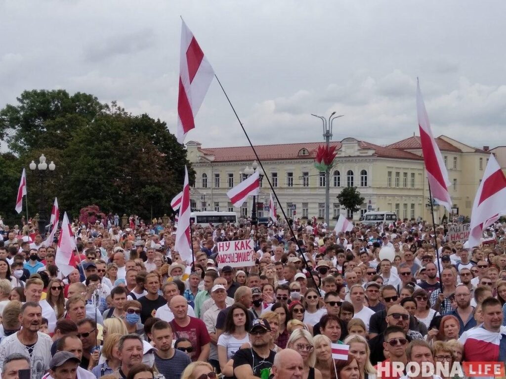 Два тыдні пратэстаў: 12 000 гродзенцаў выйшлі на мітынг