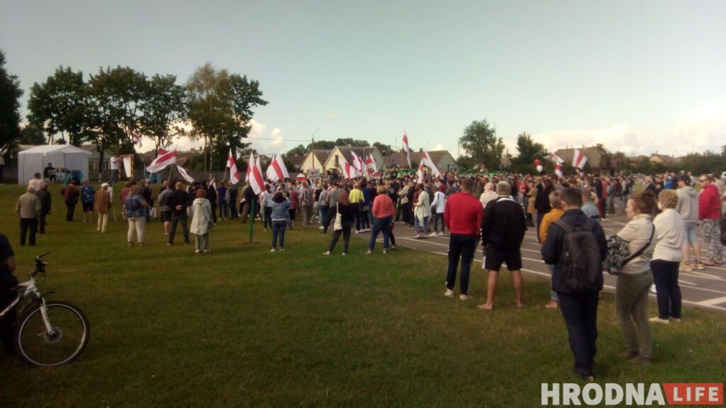 800 человек пришли на митинг доверенного лица Тихановской в ​​Новогрудке