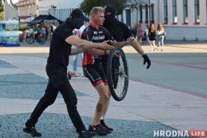 У Гродне двух веласіпедыстаў асудзілі за прабег: аднаму далі суткі, іншаму штраф У Гродне двух веласіпедыстаў асудзілі за прабег: аднаму далі суткі, іншаму штраф