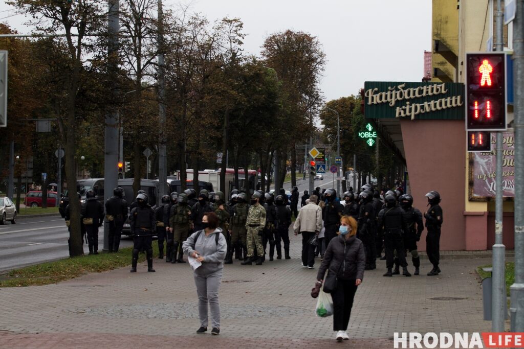 У Гродне ў нядзелю затрымалі 73 чалавекі. Заведзена дзве крымінальныя справы за гвалт да супрацоўнікаў АУС У Гродне ў нядзелю затрымалі 73 чалавекі. Заведзена дзве крымінальныя справы за гвалт да супрацоўнікаў АУС