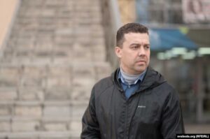 У Гродне звольнілі ратавальніка, які хацеў даведацца вынікі выбараў, а трапіў у ізалятар. Мужчына падаў у суд У Гродне звольнілі ратавальніка, які хацеў даведацца вынікі выбараў, а трапіў у ізалятар. Мужчына падаў у суд
