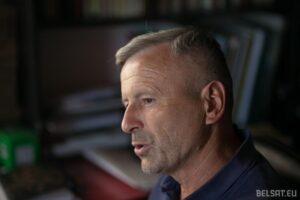 Алеся Краўцэвіча пакінулі ў ізалятары. Як яго падтрымалі навукоўцы і людзі культуры Алеся Краўцэвіча пакінулі ў ізалятары. Як яго падтрымалі навукоўцы і людзі культуры