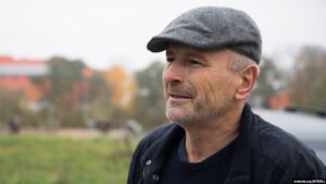 «Здымаеш майткі да калена, два разы прысядаеш». Як прафэсар Краўцэвіч адседзеў у ізалятары «Здымаеш майткі да калена, два разы прысядаеш». Як прафэсар Краўцэвіч адседзеў у ізалятары