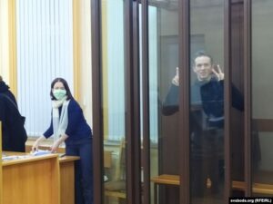 У Ваўкавыску пачалі судзіць сужэнцаў, якія нібыта збілі міліцыянта-суседа У Ваўкавыску пачалі судзіць сужэнцаў, якія нібыта збілі міліцыянта-суседа