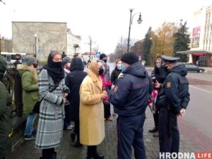 Паніхіда і ланцугі салідарнасці. Як Гродна смуткуе па Раману Бандарэнку Паніхіда і ланцугі салідарнасці. Як Гродна смуткуе па Раману Бандарэнку