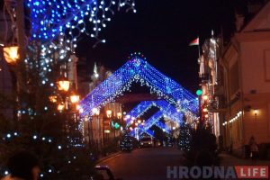 У Гродне прайшоў парад Дзядоў Марозаў і Снягурак иллюминация гродно новый год