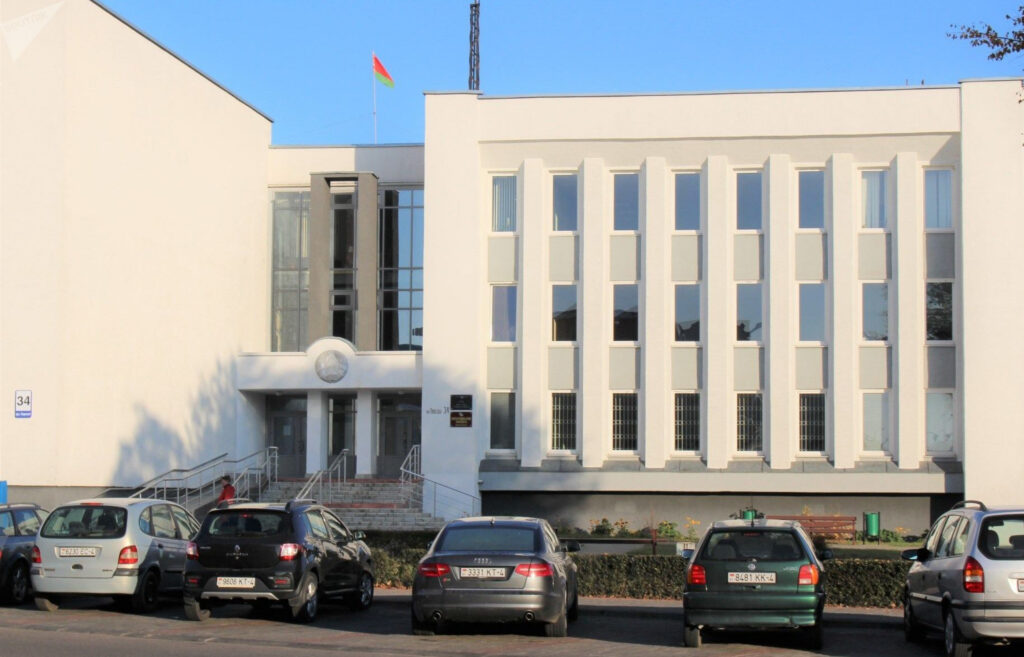 Жыхару Ліды на закрытым паседжанні прысудзілі тры гады "хіміі" за гвалт да праваахоўніка Жыхару Ліды на закрытым паседжанні прысудзілі тры гады "хіміі" за гвалт да праваахоўніка