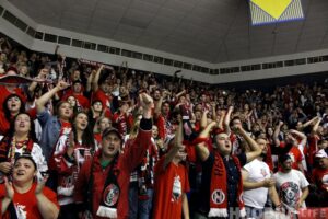 «Горько и неприятно». Лидер фан-движения отреагировал на подписи хоккейного «Немана» под провластным письмом Фан-сектор гродненского "Немана". Фото: Руслан Кулевич