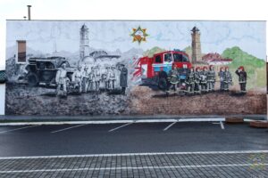 Гродненский художник сделал роспись на здании областного МЧС