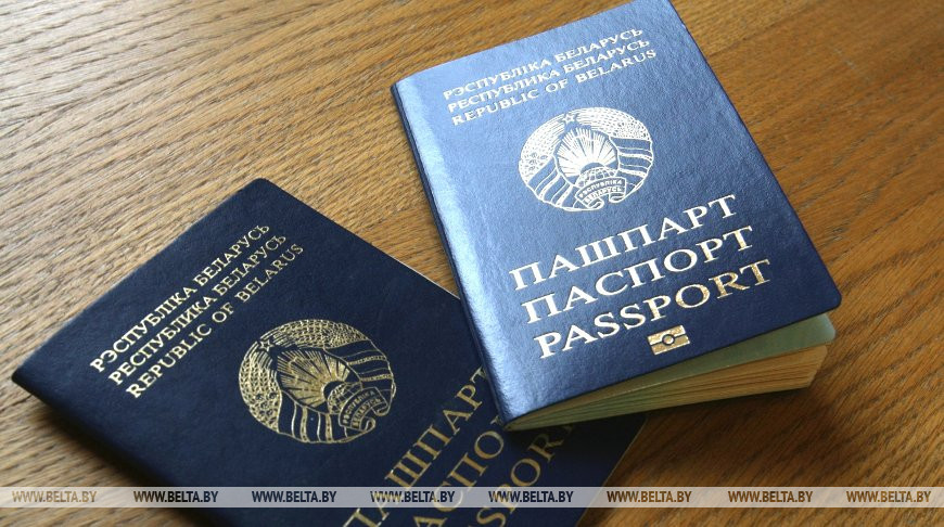 Поляки перестали ставить штампы в белорусские паспорта: кому и как это поможет