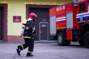 Выратавальнік з Гродна ў поўным рыштунку прыняў удзел у «Прабегу цвярозасці» Выратавальнік з Гродна ў поўным рыштунку прыняў удзел у «Прабегу цвярозасці»