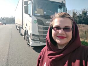 «Сегодня я могу быть в горах, а завтра — у моря». Гродненка ушла с гостелевидения и стала дальнобойщицей Наталья Рапецкая дальнобойщица