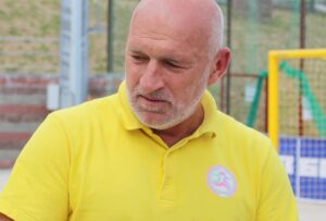 «Чтобы не было стыдно жить». Футбольного тренера из Гродно «попросили» уйти из спорта Василий Савич, тренер, пляжный футбол