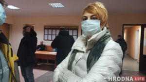 “Уявіце, што я паехаў граць канцэрт”. Анжаліка Арэхва расказала, як сям’я чакае вынікаў суда над Ігарам Банцэрам Анжаліка Арэхва ў калідоры суда Ленінскага раёна, 12 сакавіка, Гродна. Фота: Ірына Новік