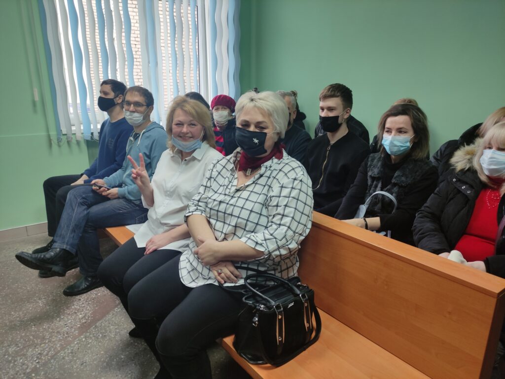 Да 3,5 гадоў абмежавання волі. Вынеслі прысуд гродзенцам, якіх судзілі за счэпку на Гарнавых Да 3,5 гадоў абмежавання волі. Вынеслі прысуд гродзенцам, якіх судзілі за счэпку на Гарнавых