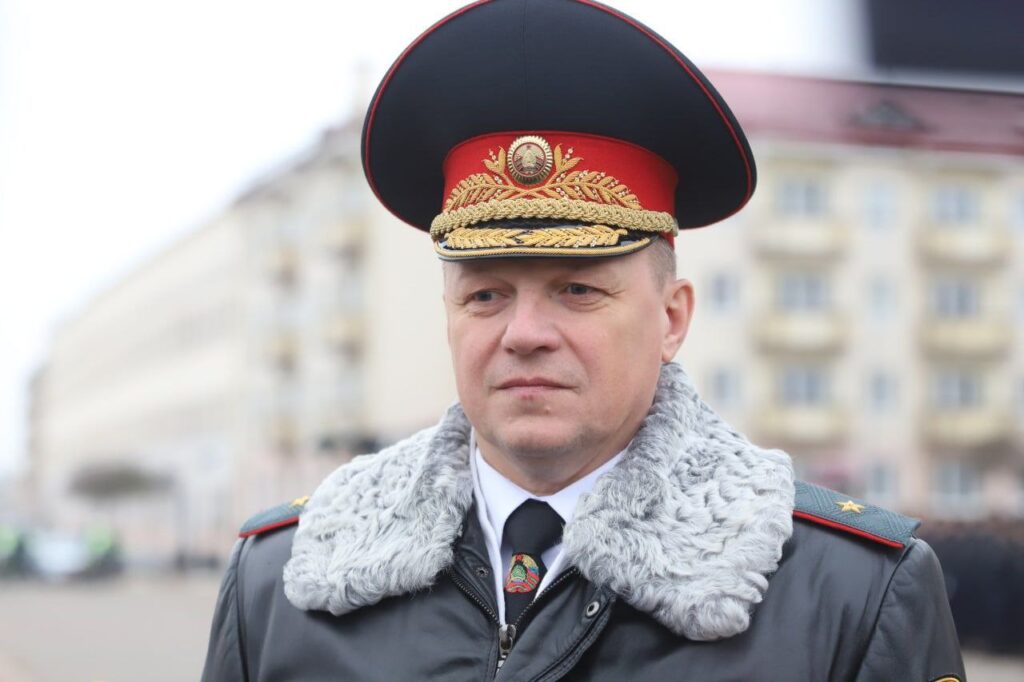 9 фактаў пра былога начальніка УУС Гродзенскага аблвыканкама Вадзіма Сіняўскага. Цяпер ён - міністр па надзвычайных сітуацыях