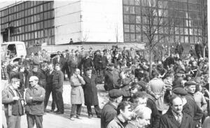 "Тады была свабода". Як у 1991 годзе ў Гродне працоўныя зладзілі страйк і дамагліся свайго Забастовка на заводе автоагрегатов в Гродно, апрель 1991. Фото из архива Анатолия Хацько