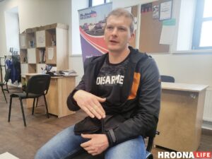 Звольнены падчас пратэстаў супрацоўнік "Гроднажылбуд" паўгода судзіцца з прадпрыемствам. Даведаліся, навошта яму гэта трэба Звольнены падчас пратэстаў супрацоўнік "Гроднажылбуд" паўгода судзіцца з прадпрыемствам. Даведаліся, навошта яму гэта трэба