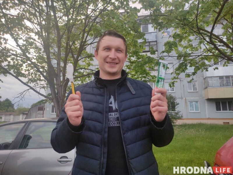 Новыя вобшукі па "справе Аўтуховіча", жоўтыя біркі ў "палітычных" і смерць Ашурка. Як прайшоў тыдзень у Гродне і вобласці Видеооператор Андрей Фролов вышел на свободу 19 мая. Фото: Елена Ковальчук
