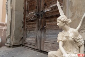 Таямніцы без замкоў. 7 гісторый, схаваных за дзвярыма гістарычных будынкаў Гродна