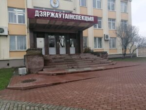 Беларускія фуры спяшаюцца выехаць з Еўрасаюза. На мяжы шматкіламетровая чарга Беларускія фуры спяшаюцца выехаць з Еўрасаюза. На мяжы шматкіламетровая чарга