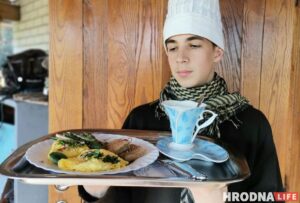 Готовь быстро, ешь медленно. Омлет с творожным сыром для воскресного завтрака Готовь быстро, ешь медленно. Омлет с творожным сыром для воскресного завтрака