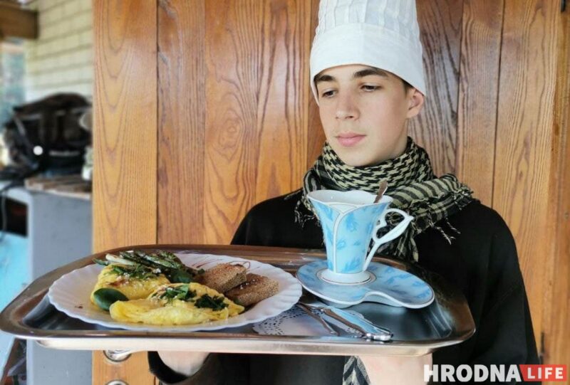 Готовь быстро, ешь медленно. Омлет с творожным сыром для воскресного завтрака Готовь быстро, ешь медленно. Омлет с творожным сыром для воскресного завтрака