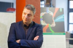 У гродзенскіх і актывістаў журналістаў адбыліся ператрусы. Што вядома на дадзены момант (абноўлена) Павел Можейко в Центре городской жизни. Фото: svaboda.org