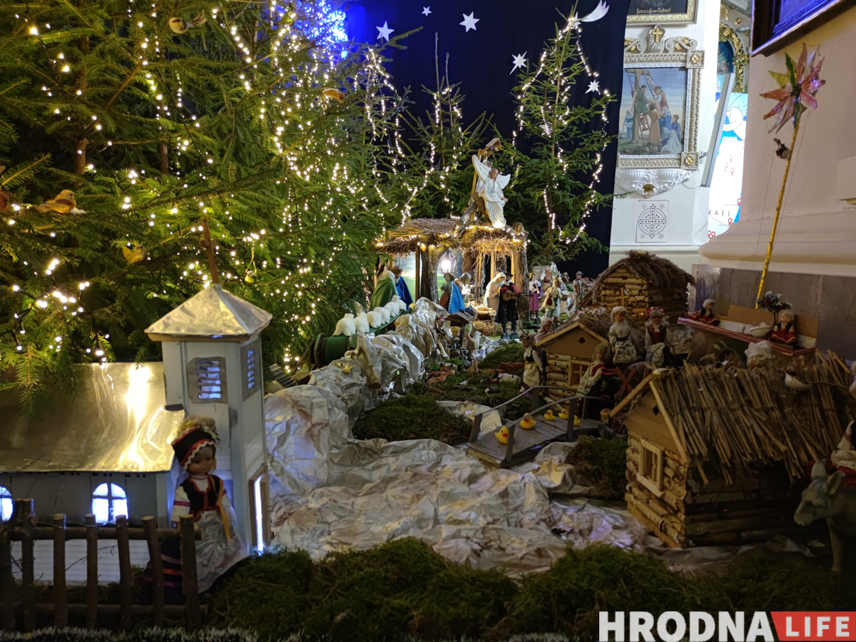 Завтра - Рождество. Как выглядят шопки в костелах Гродно накануне праздника