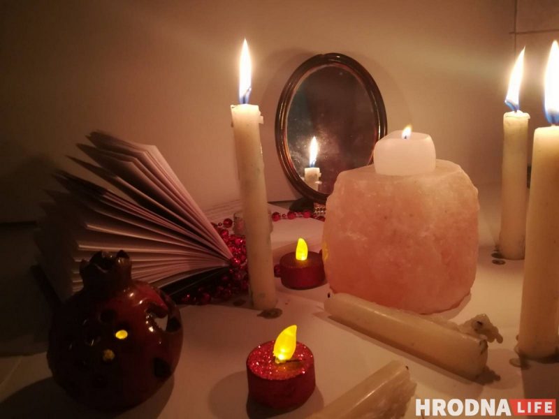 Заглянуть в будущее и “познакомиться” с женихом. Гродненки рассказали, как гадали на святки и что из этого вышло