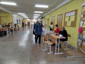 Референдум в Гродно: задерживают одиночные пикеты, выдворяют с участка и разгоняют собравшихся под участками (обновлено) Референдум в Гродно: задерживают одиночные пикеты, выдворяют с участка и разгоняют собравшихся под участками (обновлено)