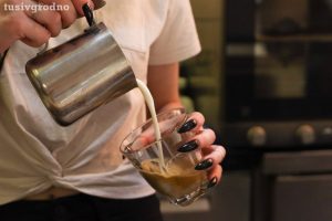 Усходняя кава па-новаму і выпечка круасанаў на месцы. У Гродне адкрылася кафэ "Дэлі", і яно не пра Індыю кофе Гродно кофейня Дели на Ожешко в Гродно