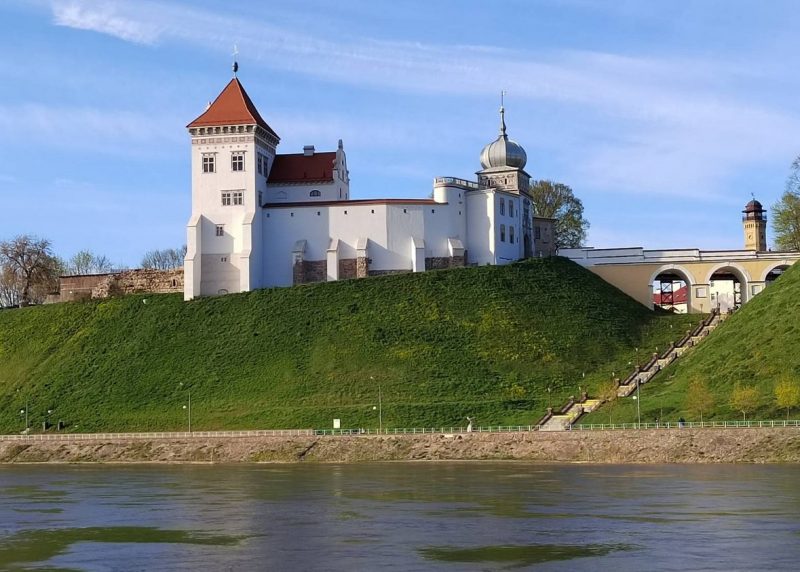 Более 2 миллионов рублей выделили на реконструкцию Старого замка в 2022 году
